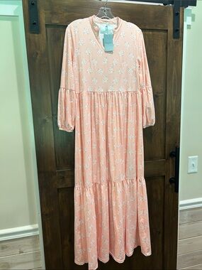 M201 NWT -- Women's Peach Floral Maxi Dress - SIZE SMALL